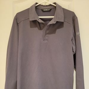 Two Men's arc'teryx long sleeve t-shirts (does not sell separately)